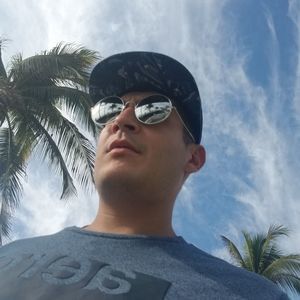 Meet your Posher, Alvaro